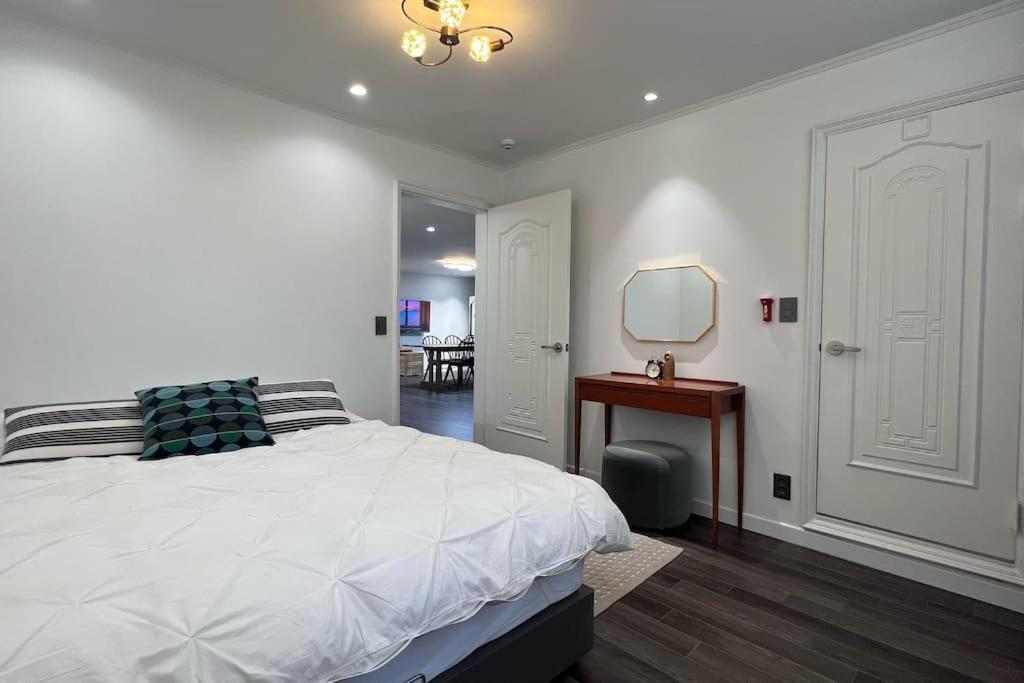Hongdae 3Bedroom Apartment #14 Сеул Екстер'єр фото