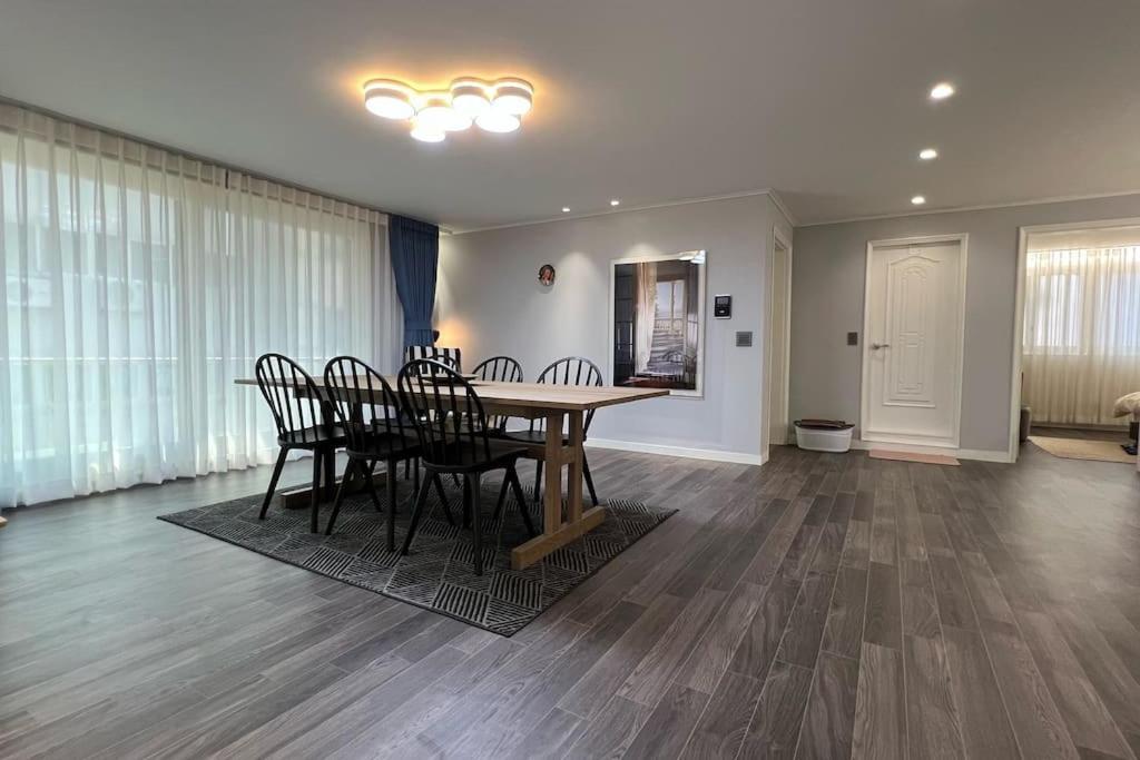 Hongdae 3Bedroom Apartment #14 Сеул Екстер'єр фото